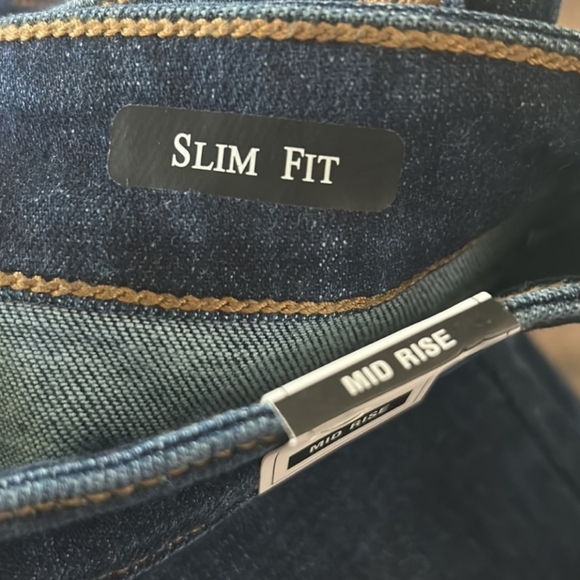 Judy Blue Mid Rise Slim Fit - Picture 8 of 8